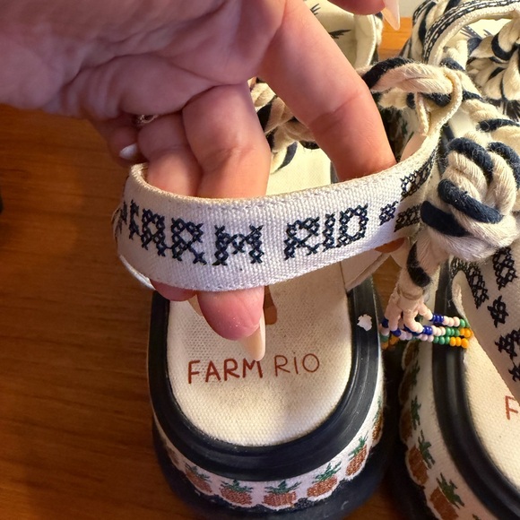 Farm Rio Navy and White Pineapple Platform Festival Vacation Sandals Size 8 - Picture 7 of 12